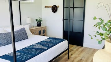 2 habitaciones, tabla de planchar con plancha, wifi y ropa de cama