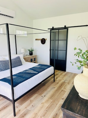 2 habitaciones, tabla de planchar con plancha, wifi y ropa de cama
