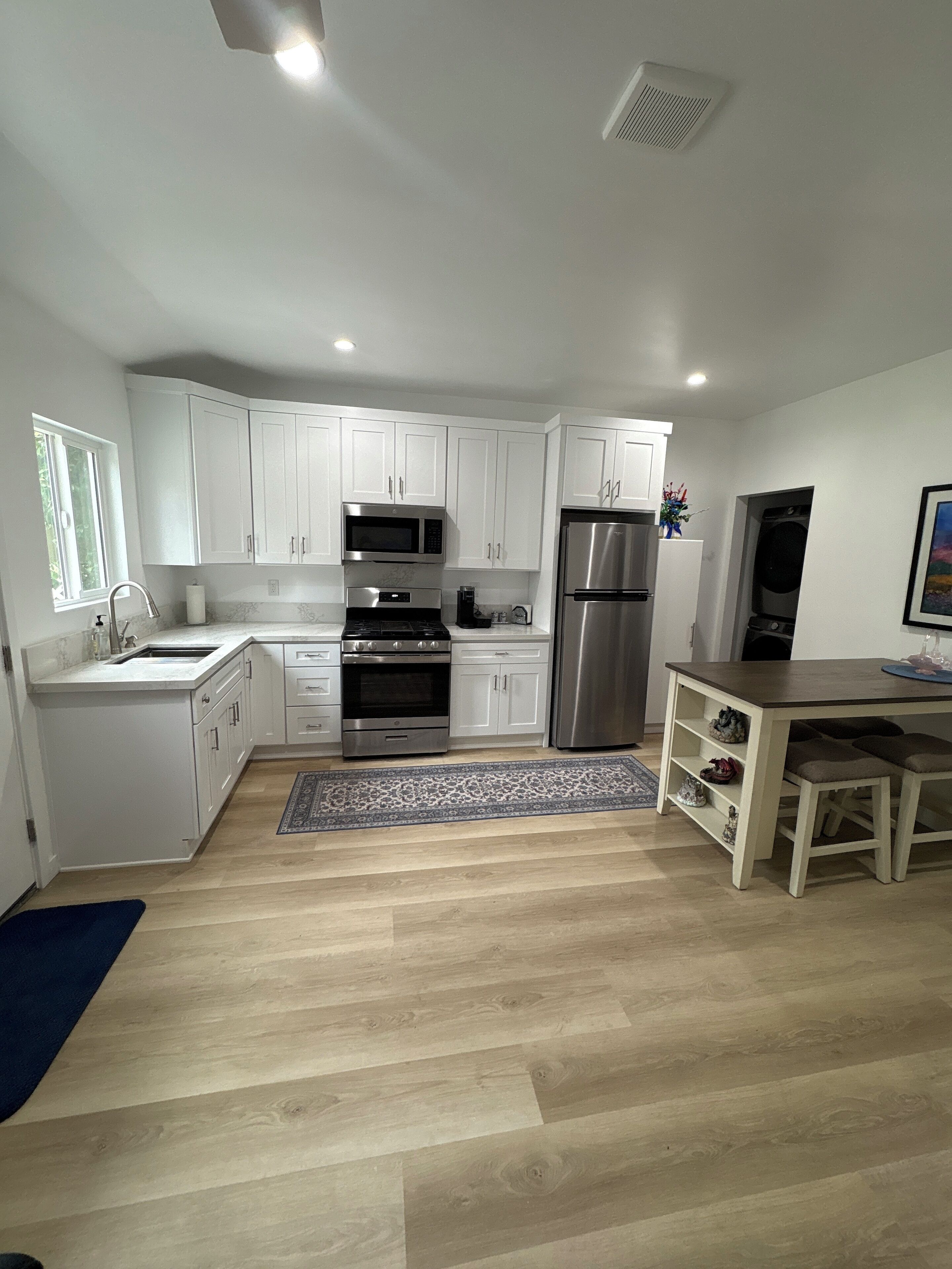 Mikrobølgeovn, ovn og kokeplater