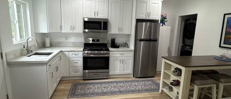 Micro-ondes, four, plaque de cuisson