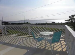 Outdoor dining - Across from the Bay & 2 blocks from the ocean (Lavallette)