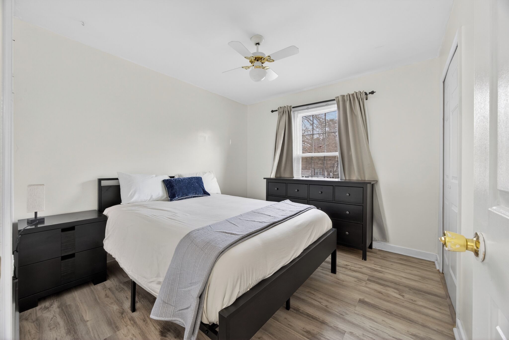 3 bedrooms, in-room safe, iron/ironing board, free WiFi