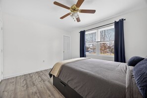 3 bedrooms, in-room safe, desk, iron/ironing board