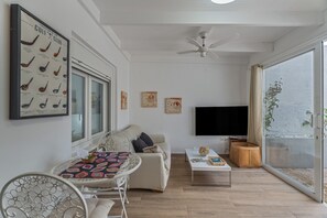 Living area - Holiday Apartment 'Casita El Peñoncito' with Views of Teide, Private Terrace and Wi-Fi (Tacoronte)