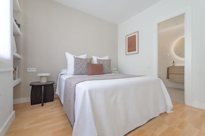 1 bedroom, iron/ironing board, internet, bed sheets