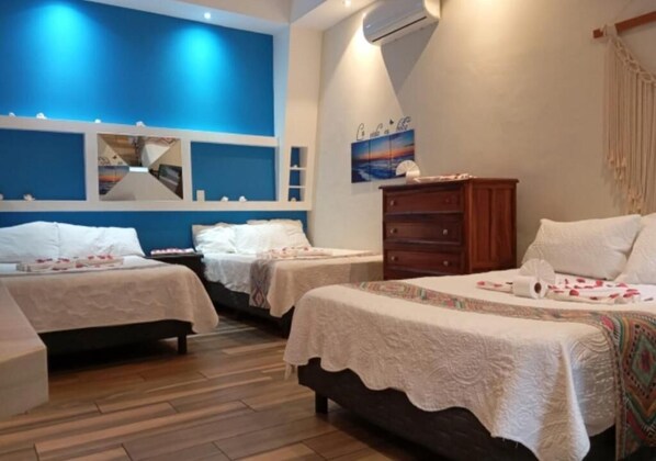 Busa memori, isi minibar gratis, brankas, dan didekorasi berbeda-beda