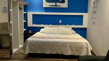 Luxury-Studiosuite, 1 Schlafzimmer, Kochnische, Stadtblick | Betten mit Memory-Foam-Matratzen