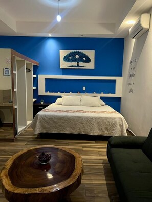 Memory-foam beds, free minibar items, in-room safe - Hotel Boutique Casa Mariano (Tepic)