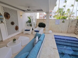 حمّام سباحة خارجي