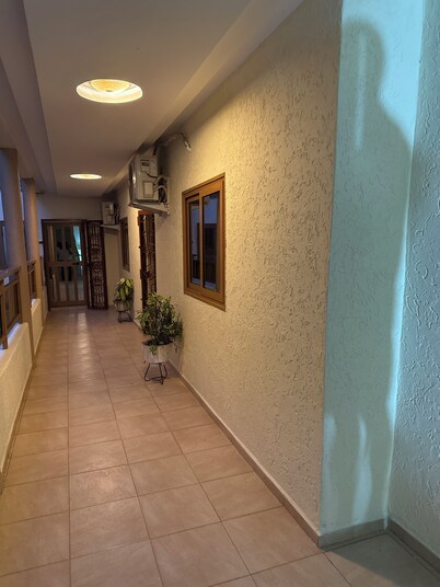 Cozy 1-bedroom apartment in beautiful Lomé with AC and internet.
