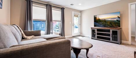 Smart TV, fireplace, ping pong, books