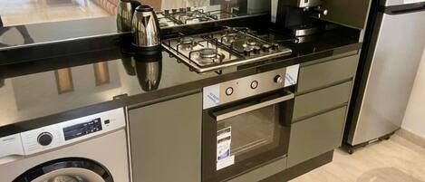 Mikroaaltouuni, uuni, liesi