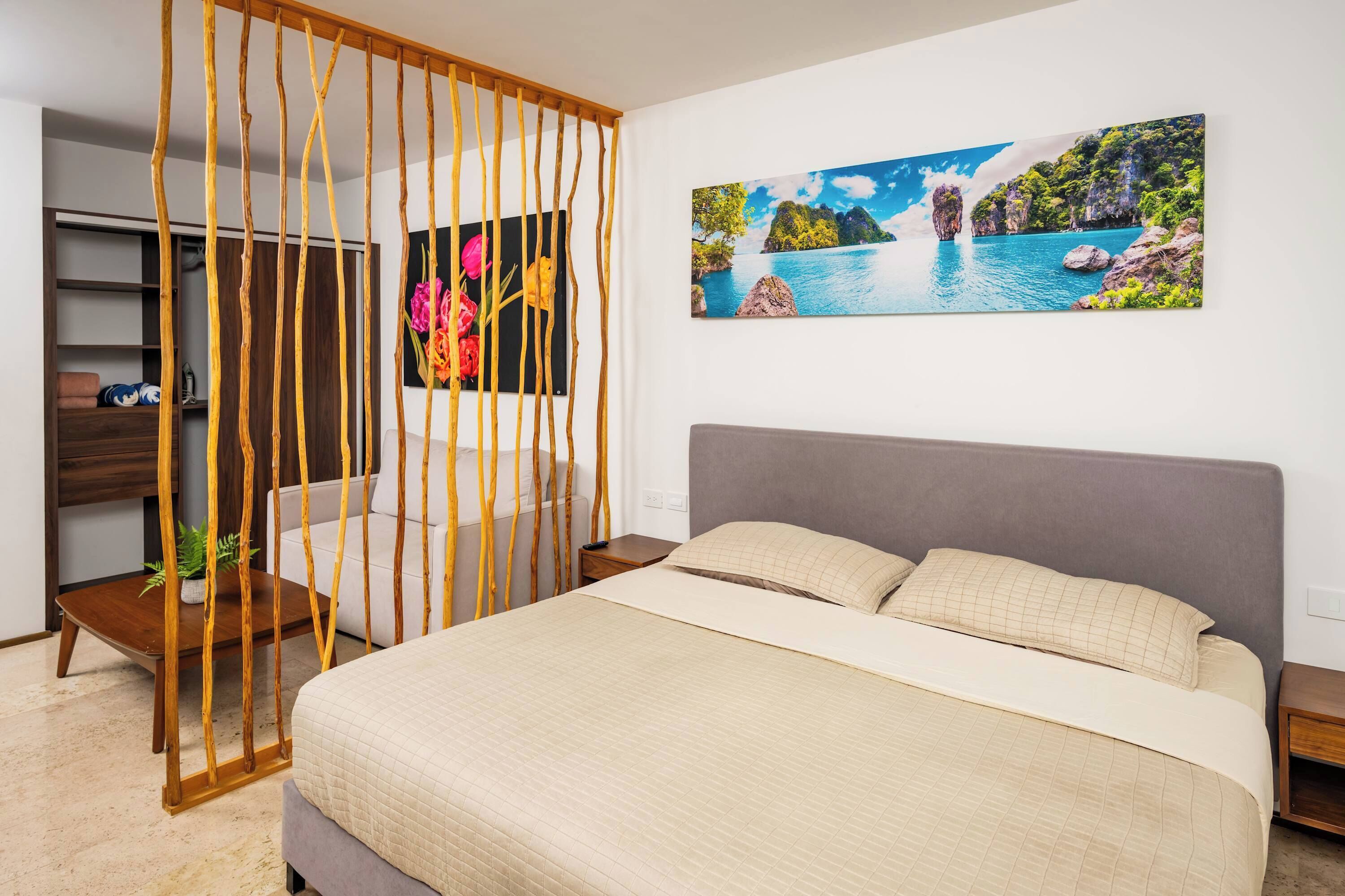 1 habitación, escritorio, tabla de planchar con plancha y wifi 