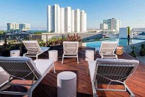 Pool - Modernity and comfort in Torre Sofia (Cancún)