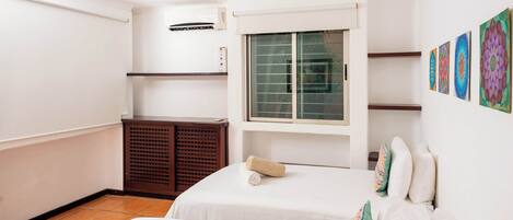 3 dormitoris, planxa i posts de planxar, wifi i roba de llit