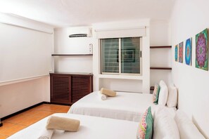 3 chambres, fer et planche à repasser, Wi-Fi, literie fournie
