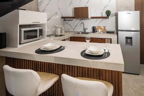 Fridge, microwave, stovetop, coffee/tea maker - Luxury loft in excellent location (Cancún)