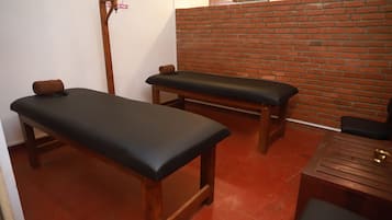 Couples treatment rooms, sauna, hot tub, steam room, body treatments