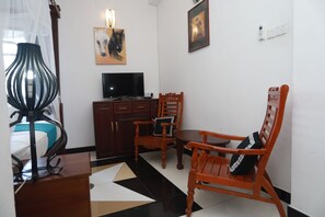 In-room safe, desk, iron/ironing board, free WiFi