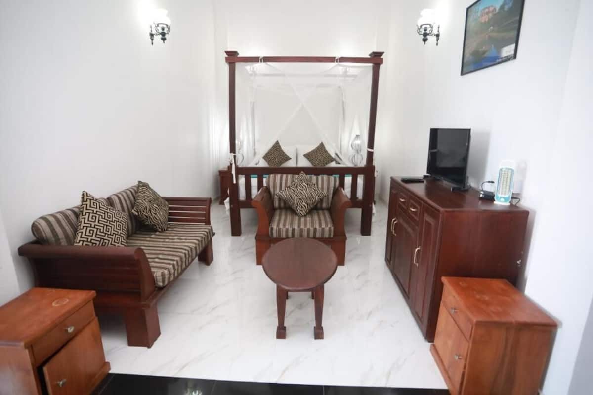 Quarto quádruplo família, sacada, vista para a montanha | Banheiro | Chuveiro, produtos de toalete grátis, secador de cabelo