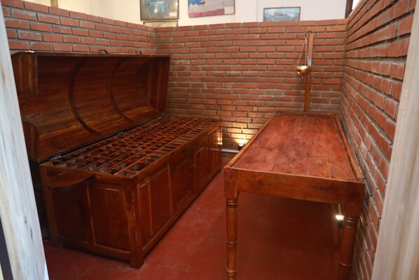 Couples treatment room(s), sauna, hot tub, steam room, body treatments