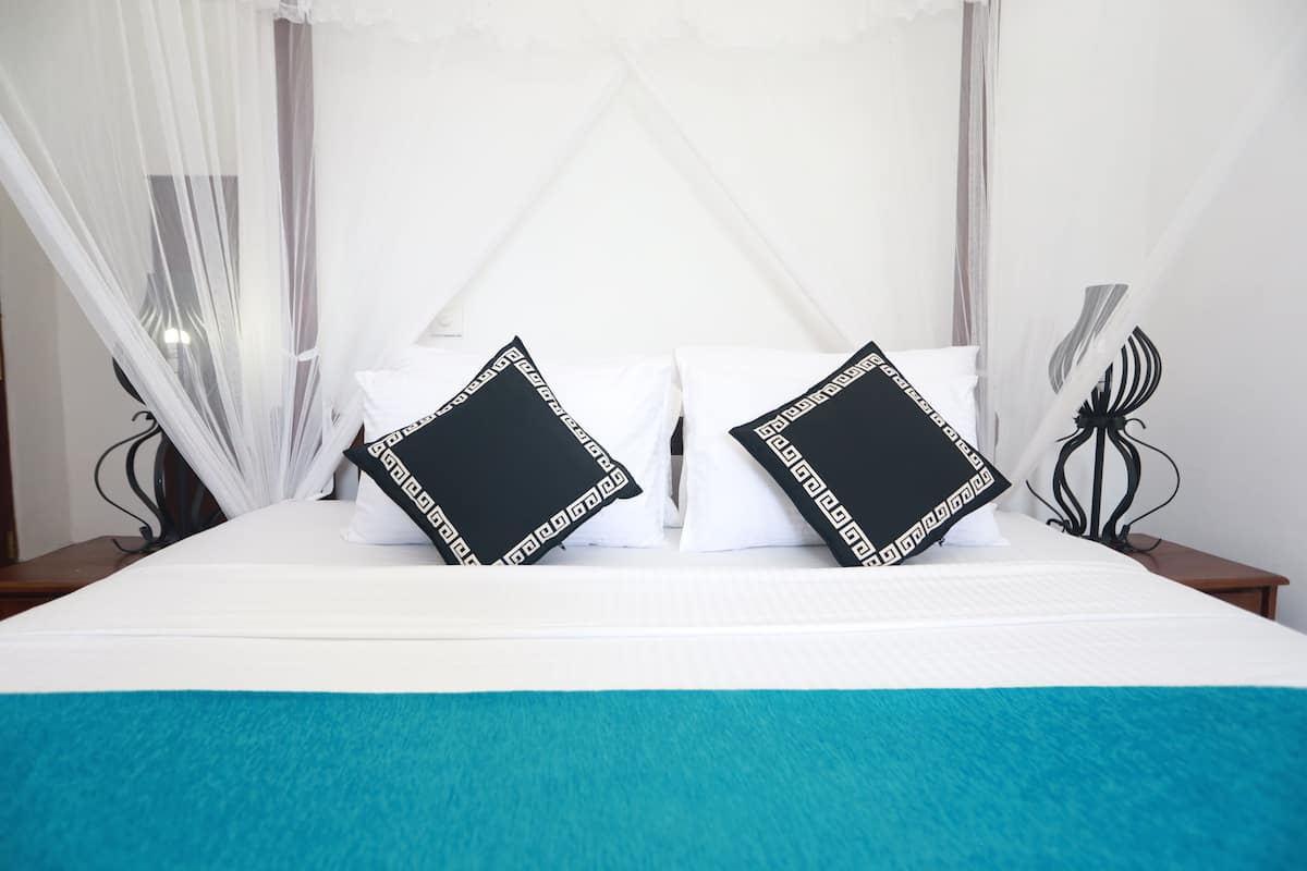 In-room safe, desk, iron/ironing board, free WiFi