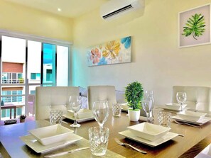 Dining - Charming Condo in Cancun with Pool, Balcony and WiFi (Cancún)