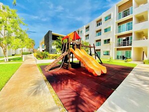 Children’s area - Charming Condo in Cancun with Pool, Balcony and WiFi (Cancún)