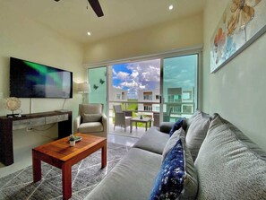 テレビ、書斎 / ワークスペース