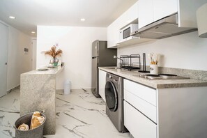 Fridge, microwave, stovetop, coffee/tea maker - Escape with charm and modernity (Cancún)