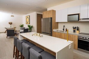 Fridge, microwave, oven, stovetop - Magnificent with Spacious Comfort (Cancún)