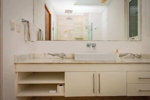 Shower, hair dryer - Magnificent 2 blocks from the beach and 5th Ave. (Playa del Carmen)