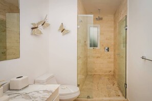 Shower, hair dryer - Magnificent 2 blocks from the beach and 5th Ave. (Playa del Carmen)