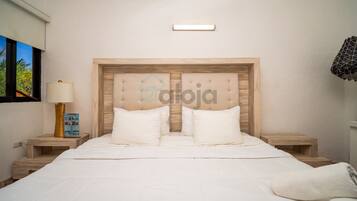 デスク、アイロン / アイロン台、WiFi、ベッドシーツ