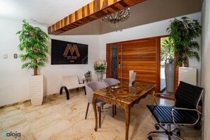 Lobby - Bright Yellow suite in a boutique hotel (Cancún)