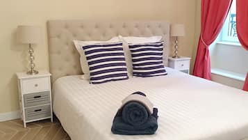 Junior Suite, City View | Laptop workspace, blackout curtains, soundproofing, iron/ironing board