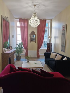 Deluxe Loft | Living area
