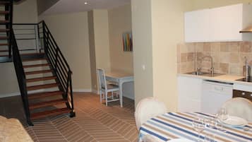 Deluxe Loft | Private kitchen | Full-sized fridge, espresso maker, coffee/tea maker, electric kettle