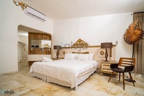 1 bedroom, desk, iron/ironing board, WiFi