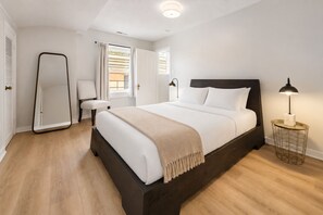 2 室のベッドルーム、デスク、アイロン / アイロン台、WiFi