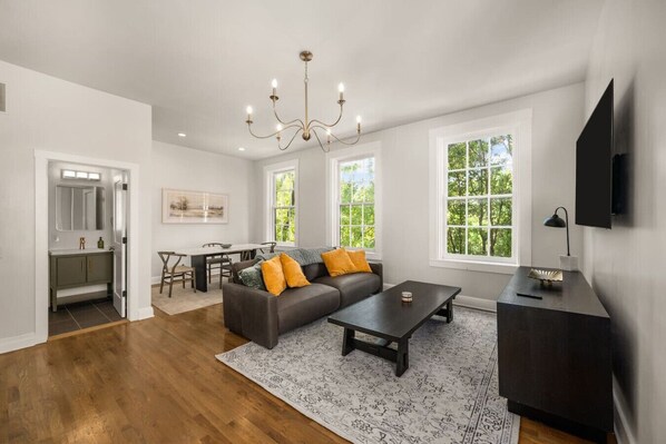 TV - Luxury Parkside 2BR w Views | Walk to Everything (Cincinnati)