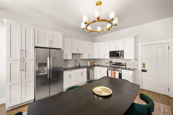 Fridge, microwave, stovetop, dishwasher