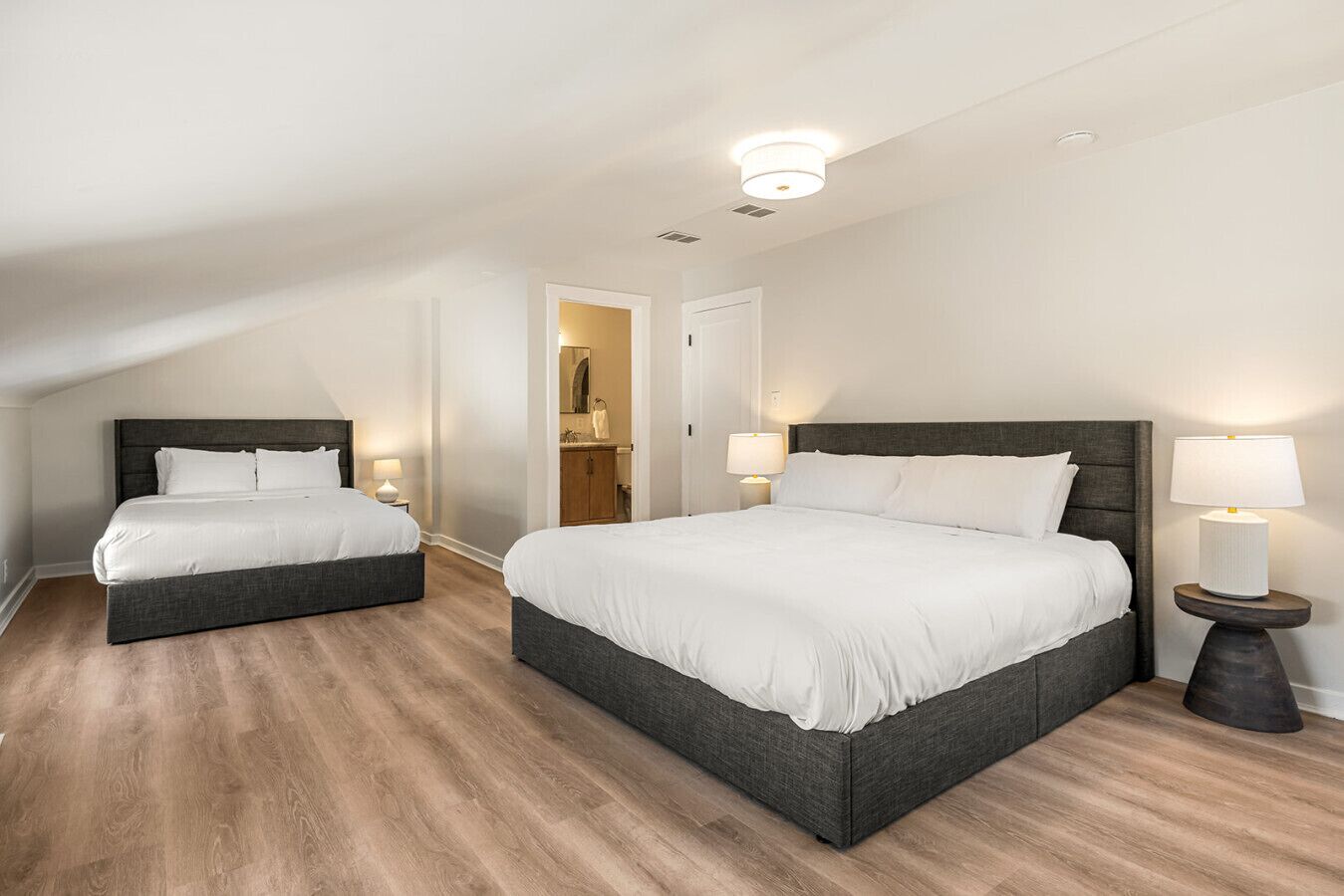 2 quartos, escrivaninha, ferros/tábuas de passar roupa, Wi-Fi