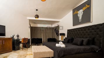 1 bedroom, desk, iron/ironing board, WiFi