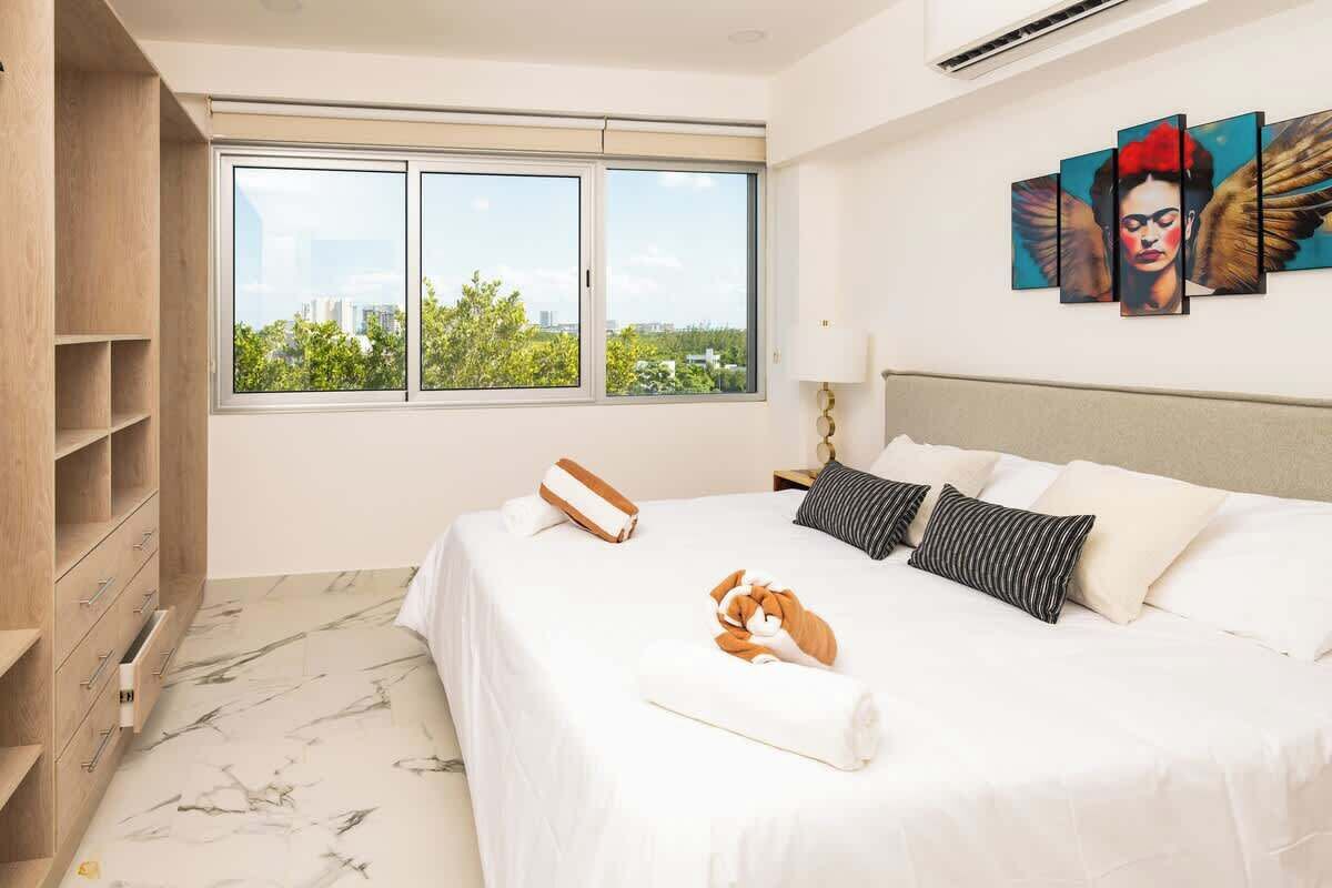 2 bedrooms, iron/ironing board, WiFi