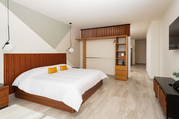 5 habitaciones, tabla de planchar con plancha, wifi y ropa de cama 