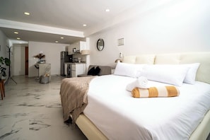 2 bedrooms, iron/ironing board, WiFi, bed sheets