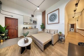 Room - Swing By (Bangkok)