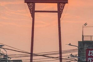 Unclassified image, 5 of 26, button - Swing By (Bangkok)