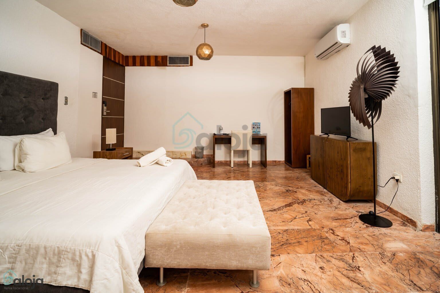 1 quarto, escrivaninha, ferros/tábuas de passar roupa, Wi-Fi